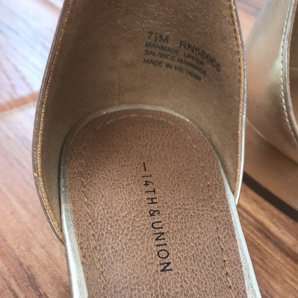 14th & Union Gold Sandal - Picture 6 of 7
